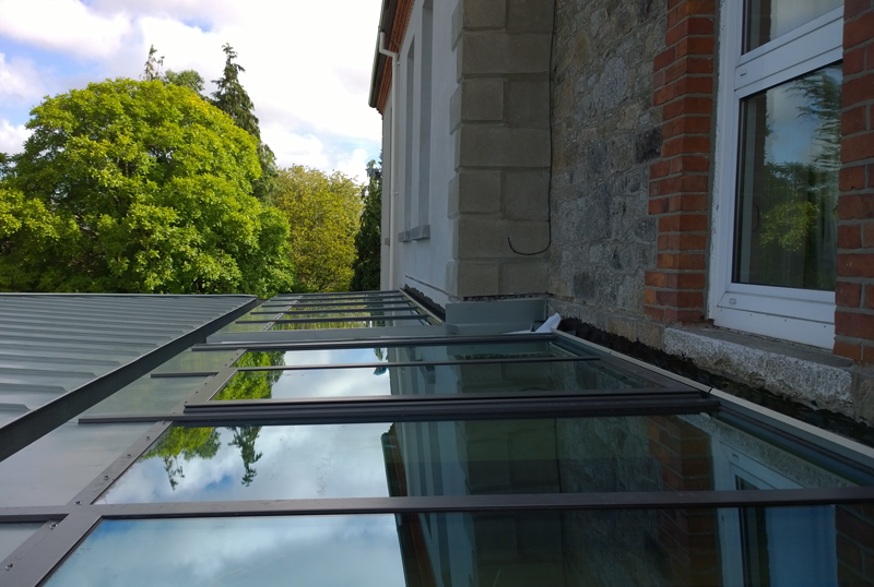 Dachfensterband am Fassadenanschluss
